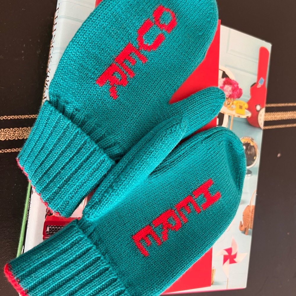 Kate spade never worn novelty wool gloves with original box!